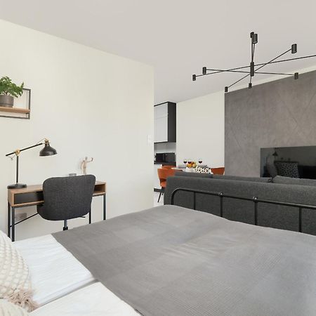 Luksusowe Studio W Lodzi Z Biurkiem, Balkonem I Klimatyzatorem By Renters Prestige Exteriör bild