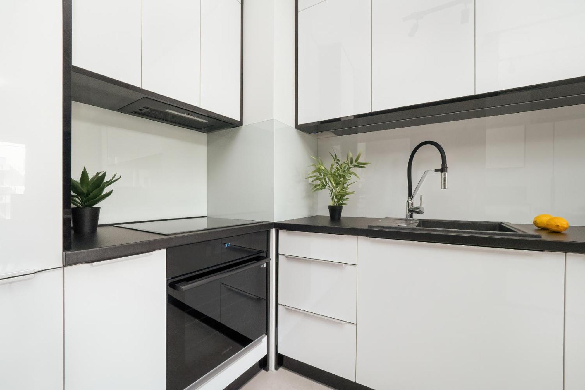 Luksusowe Studio W Lodzi Z Biurkiem, Balkonem I Klimatyzatorem By Renters Prestige Exteriör bild